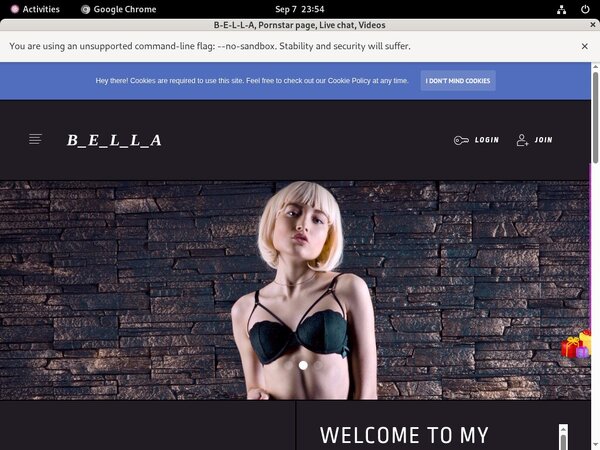 B-E-L-L-A Nude Pictures